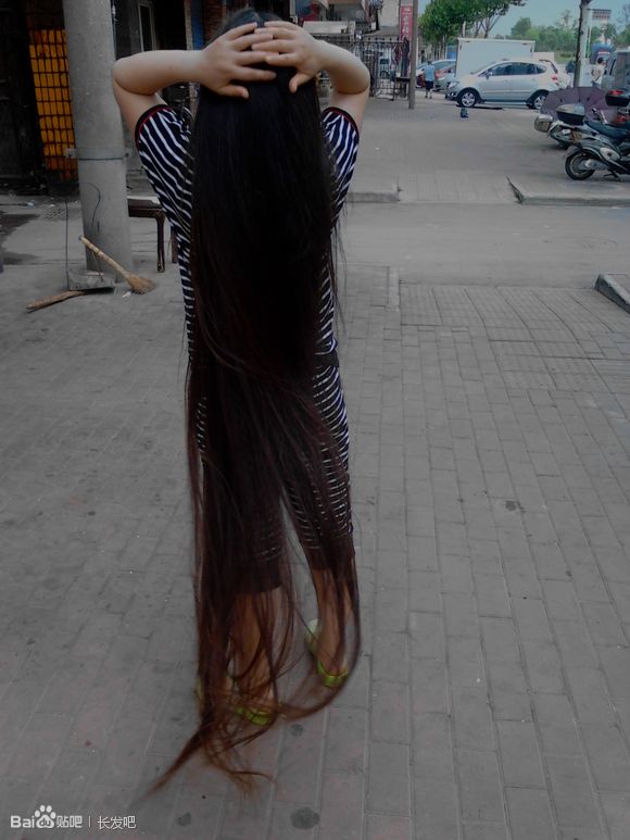 Floor length long hair of her elder sister's from Fuyang