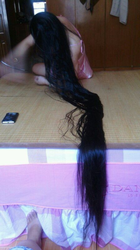 1.7 meters long hair just after shampooing