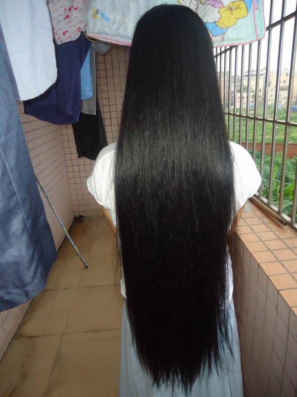 Another girl from Dongguan has 90cm long hair