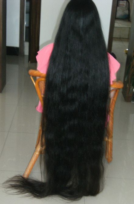 xiaobai has very long hair about floor length - [ChinaLongHair.com]