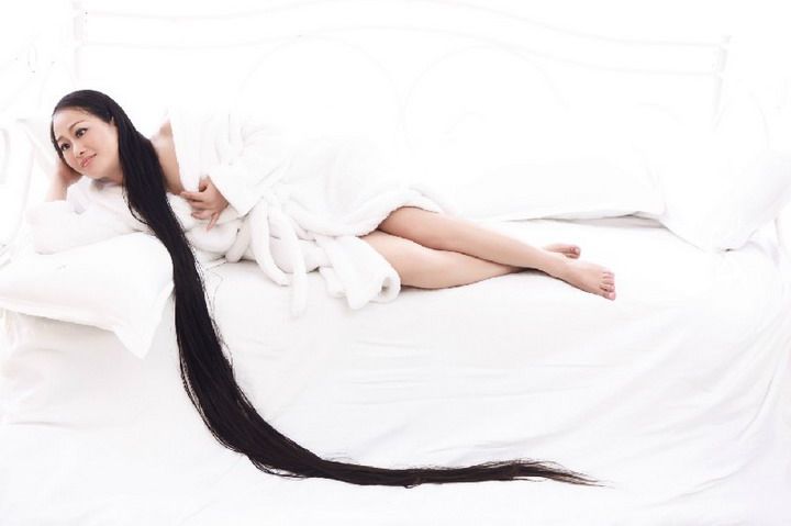 1.7 meters long hair lady from Shangrao-sleeping beauty