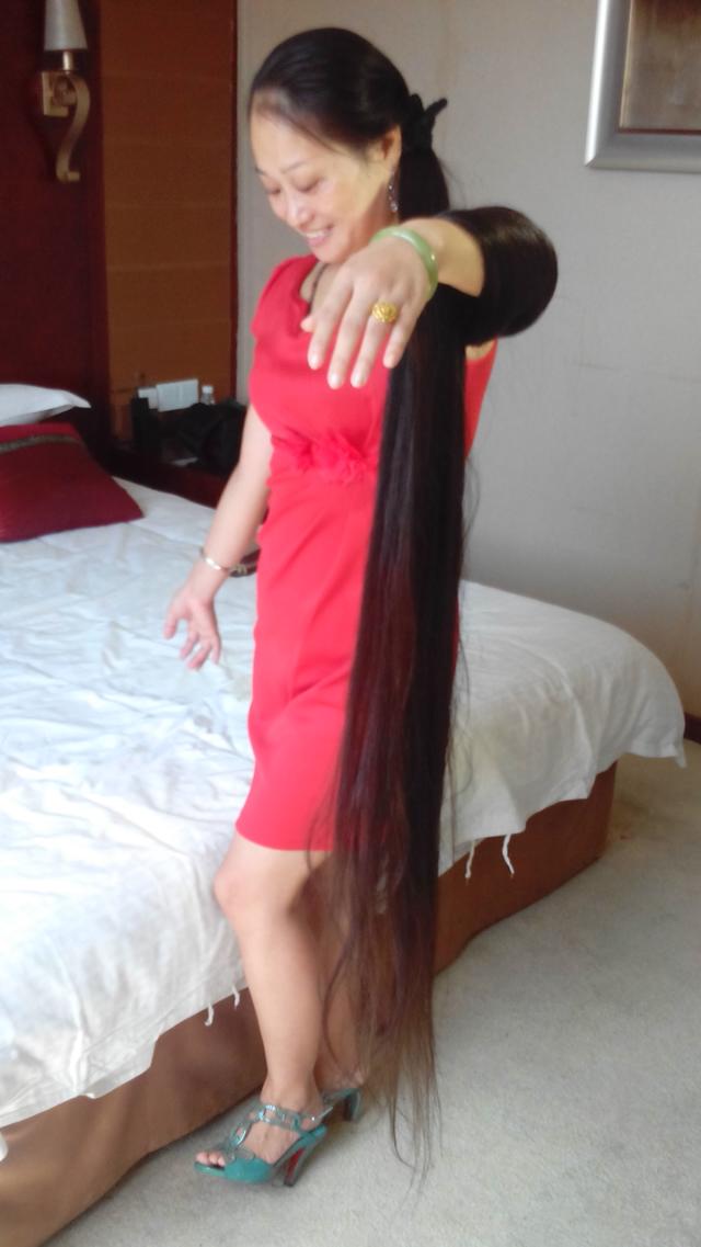 1.7 meters long hair lady from Shangrao-1