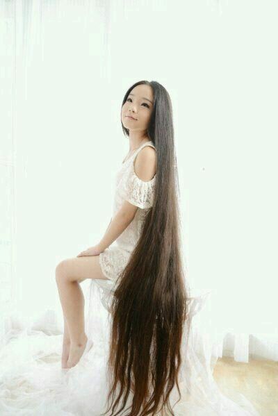 Young girl keeps long hair for 15 years