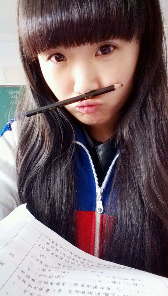 Wang Siyu loves her 1 meter long hair