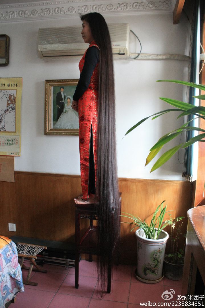 Zhang Li from Jinan has 2.5 meters long hair