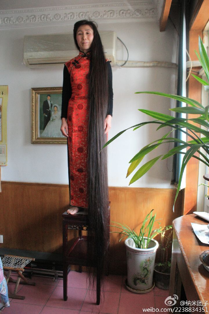 Zhang Li from Jinan has 2.5 meters long hair - [ChinaLongHair.com]