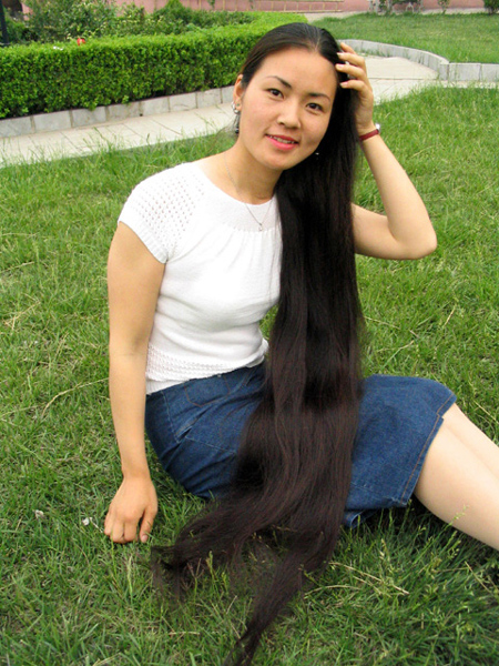 Yue Ruru from Heze has 1.44 meters long hair