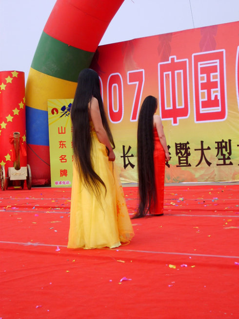 Ding Xuanzhi from Heze has 1.63 meters long hair