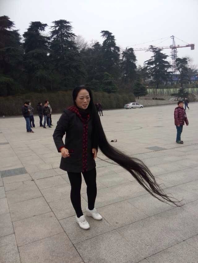 Wind blow her super long hair
