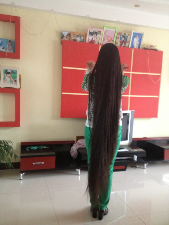 panpanyouyou kept her long hair for 12 years