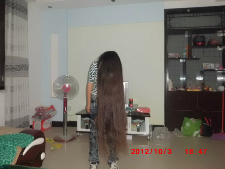 She show knee length long hair at home