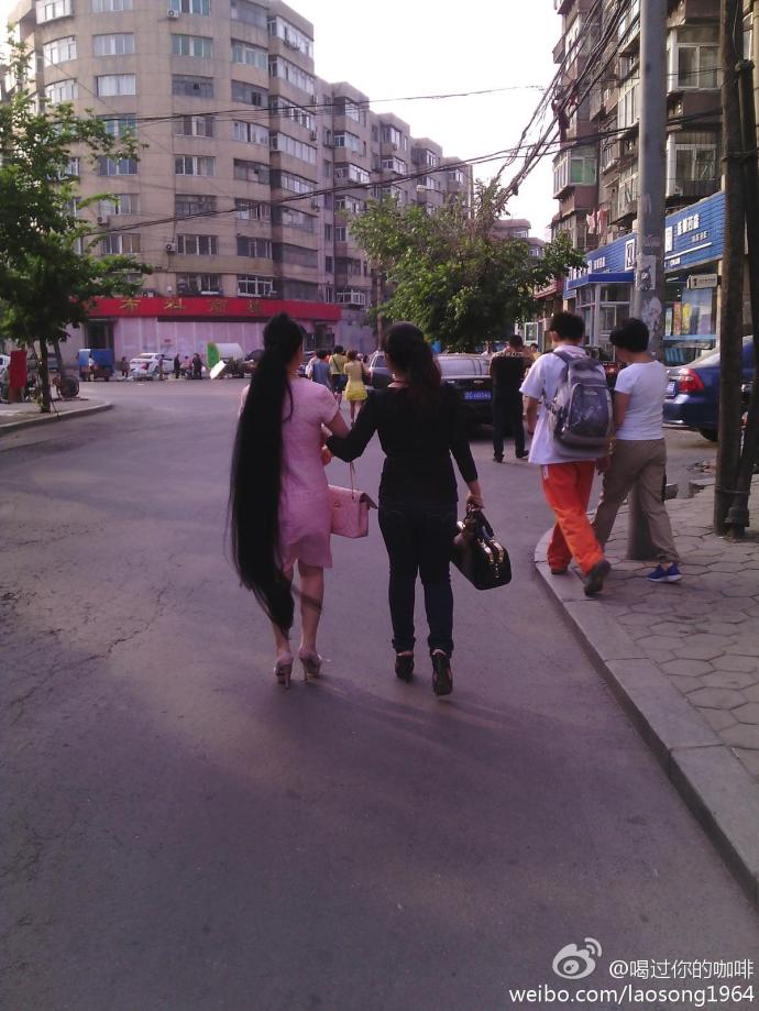 Walk with long ponytail almost reach her ankle-3