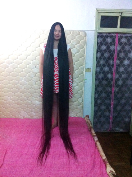 Xia Kuanlei grows her long hair to 2.6 meters now