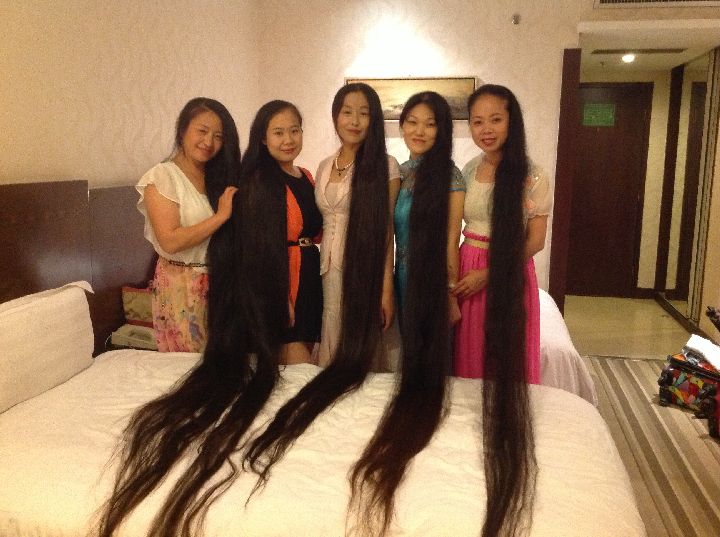 Several ladies had a long hair meeting in Nanjing