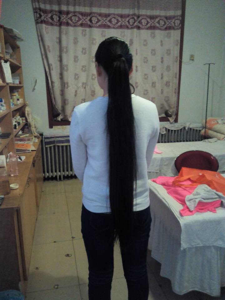 Thigh length long ponytail