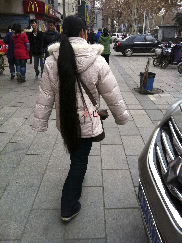 Streetshot of long ponytail by eflikai