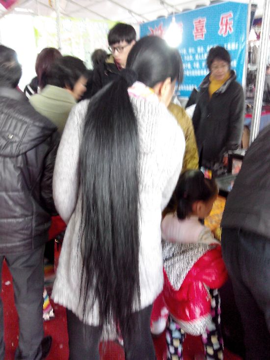 Streetshot of long ponytail by lvbuwei