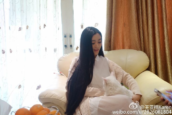 Wang Yanan has waist length long hair