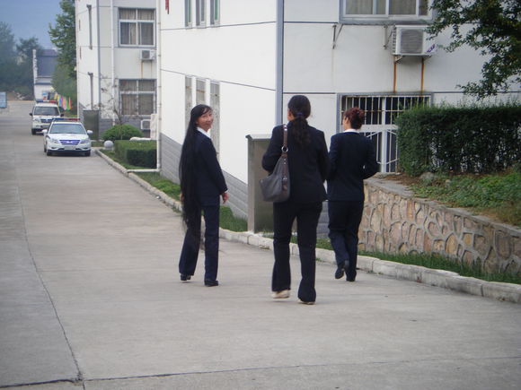 Super long hair lady walked with her colleagues