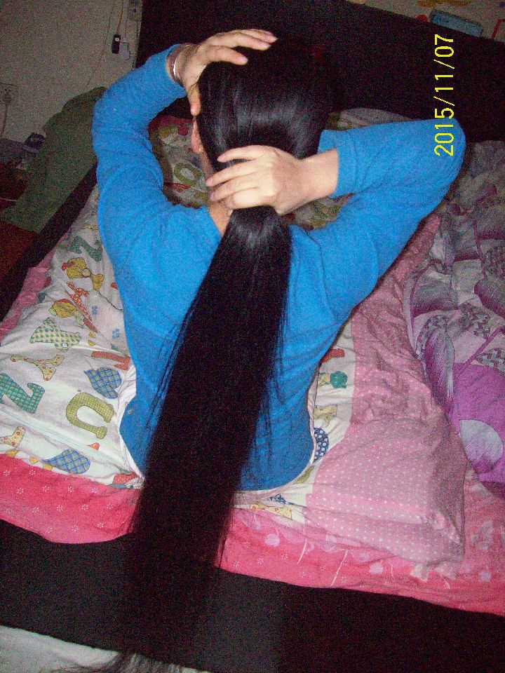 nangongxunyi shew her recent long hair photos