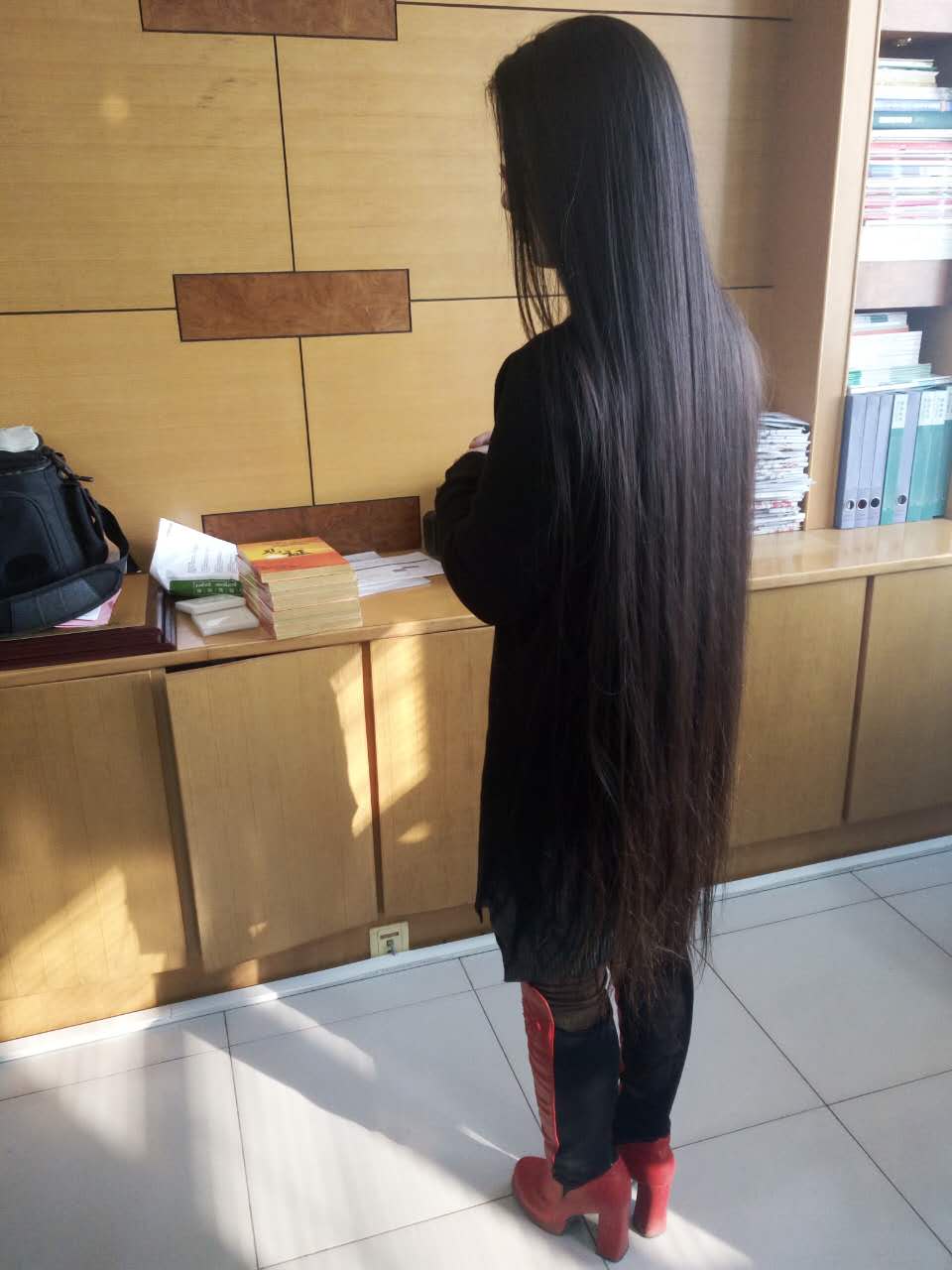 liuziyan18  show her super long hair