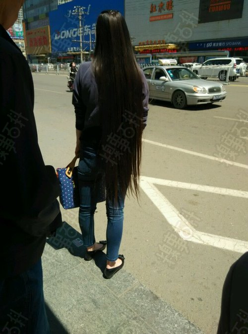 Long hair almost touch calf on street