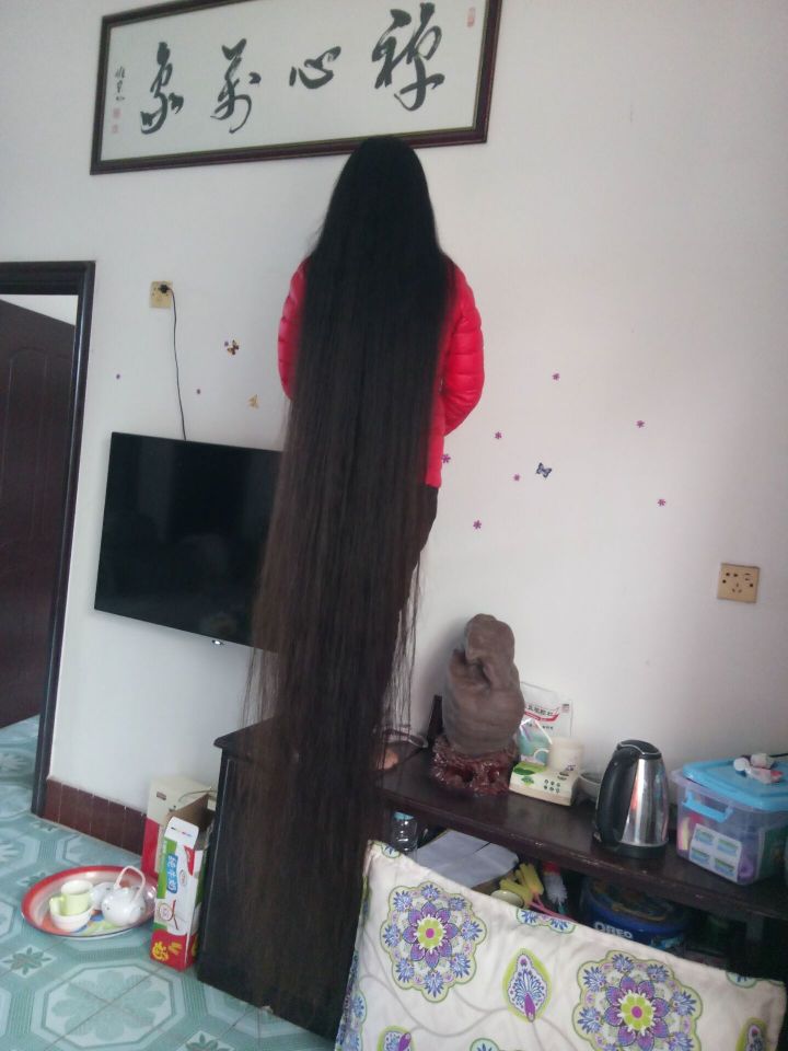Li Jianying grows her long hair to 2 meters plus now