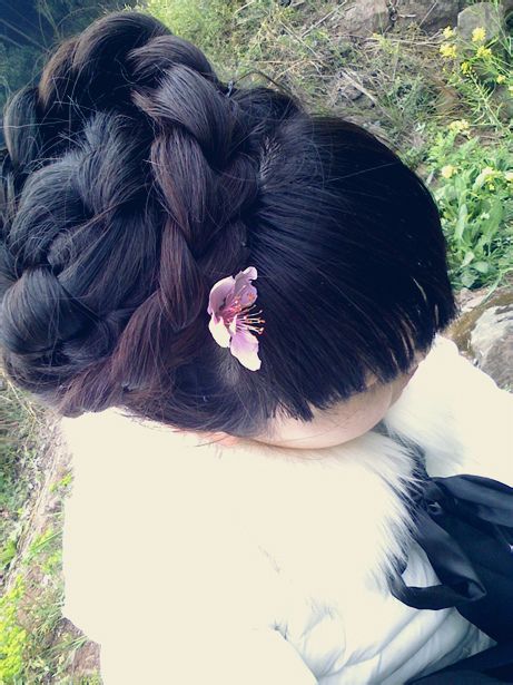 She loves long hair and flowers-2