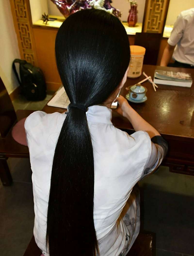 Silky and shiny hip length long hair - [ChinaLongHair.com]