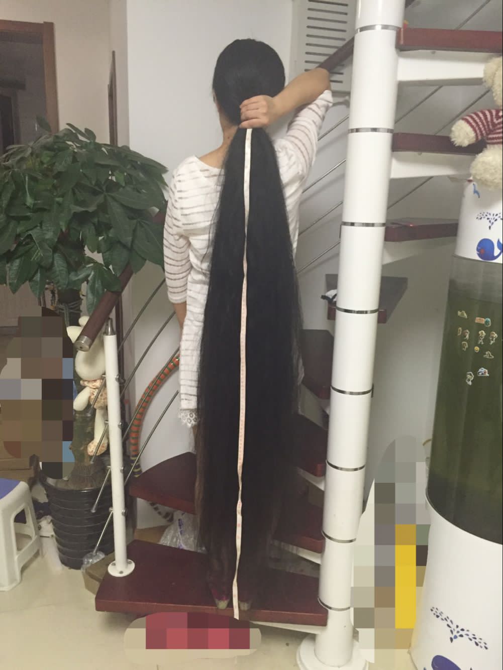Floor length long hair pregnant woman in Tianjin