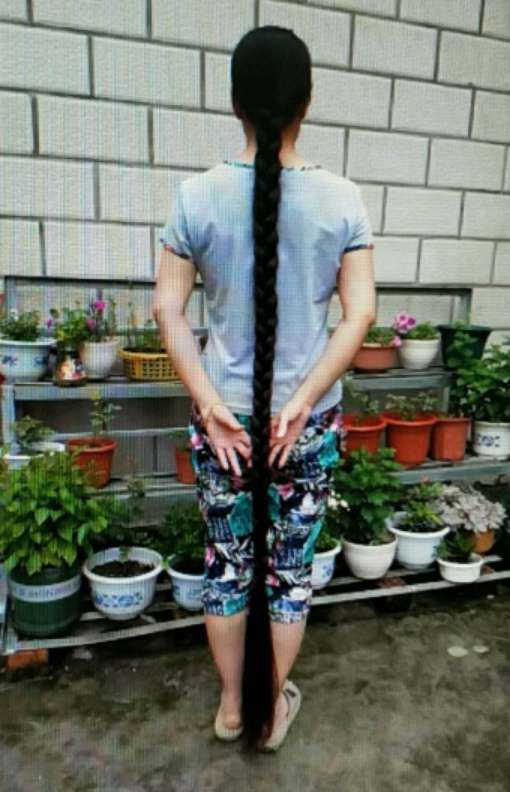 Floor length long hair of xinyu